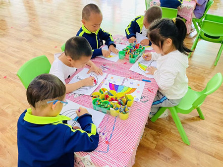 小班美術區——漂亮的雨傘
